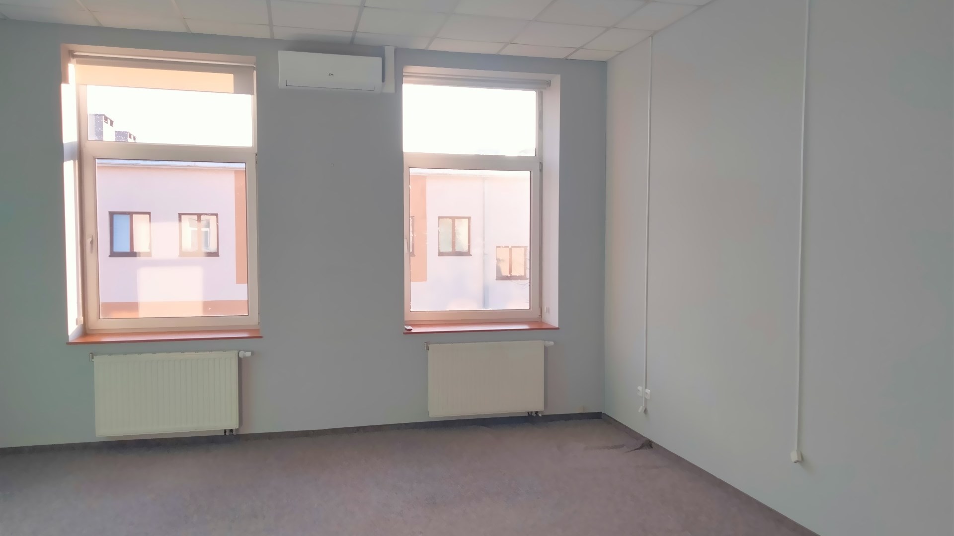 Biura 256 m2, parking