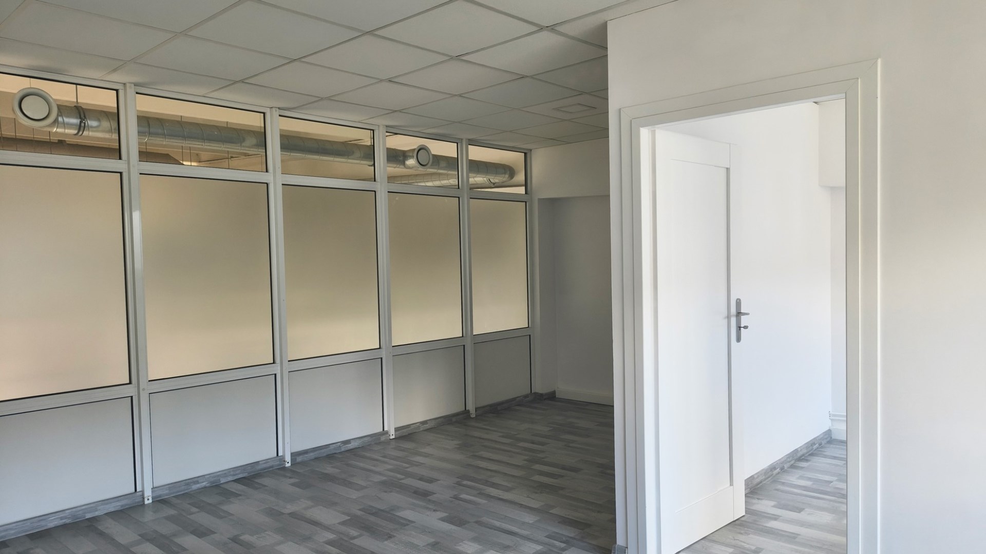 Biuro 41 m2 z wydzielonym gabinetem