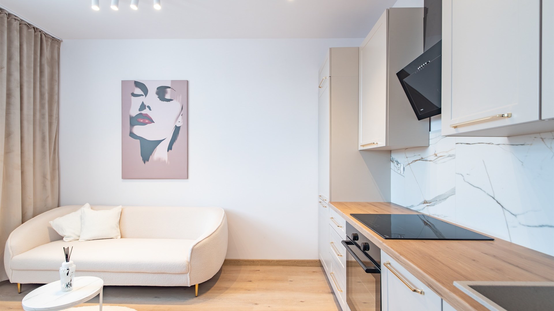 Centrum kawalerka z sypialnią pod klucz