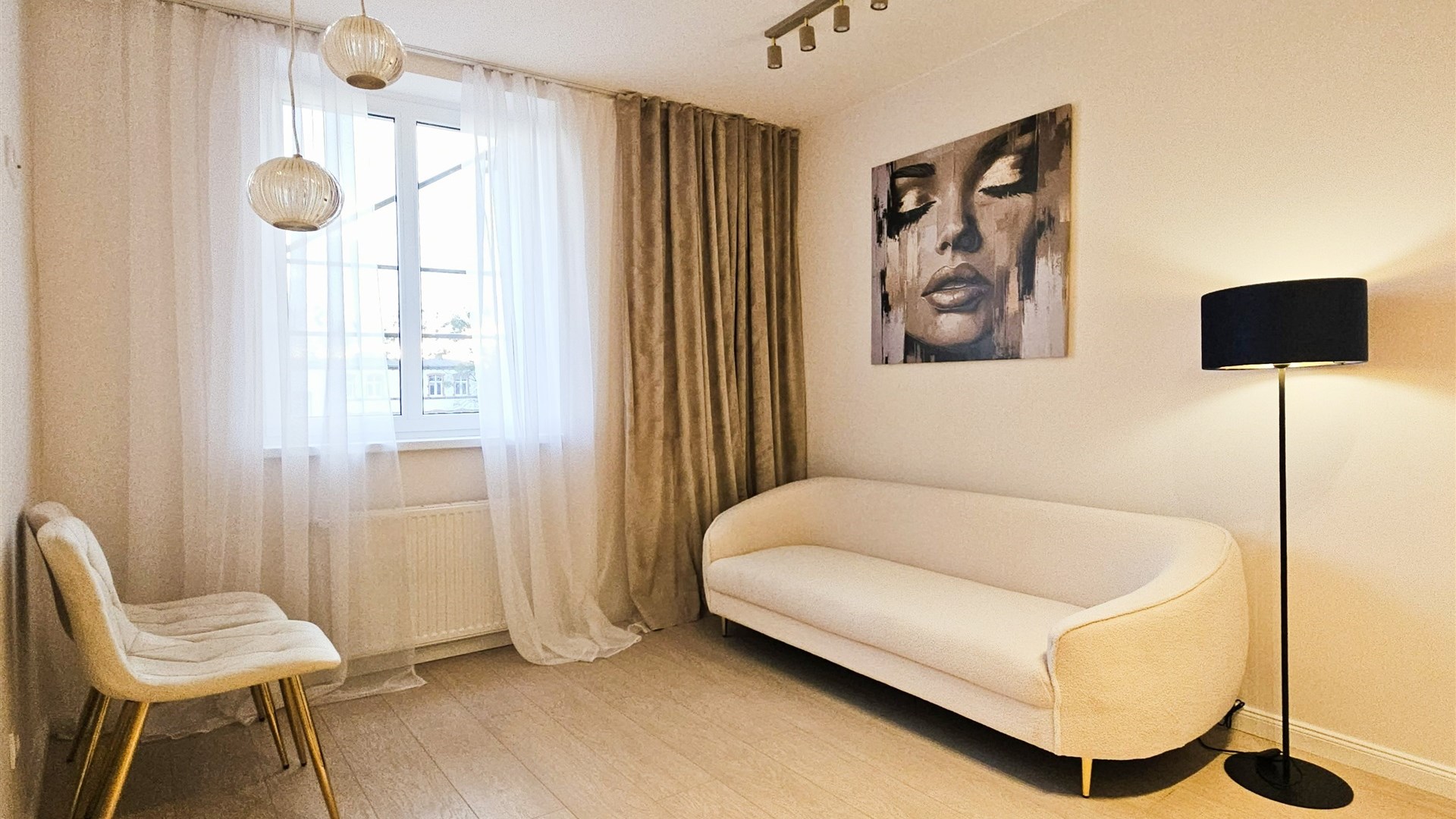 Centrum kawalerka z sypialnią pod klucz