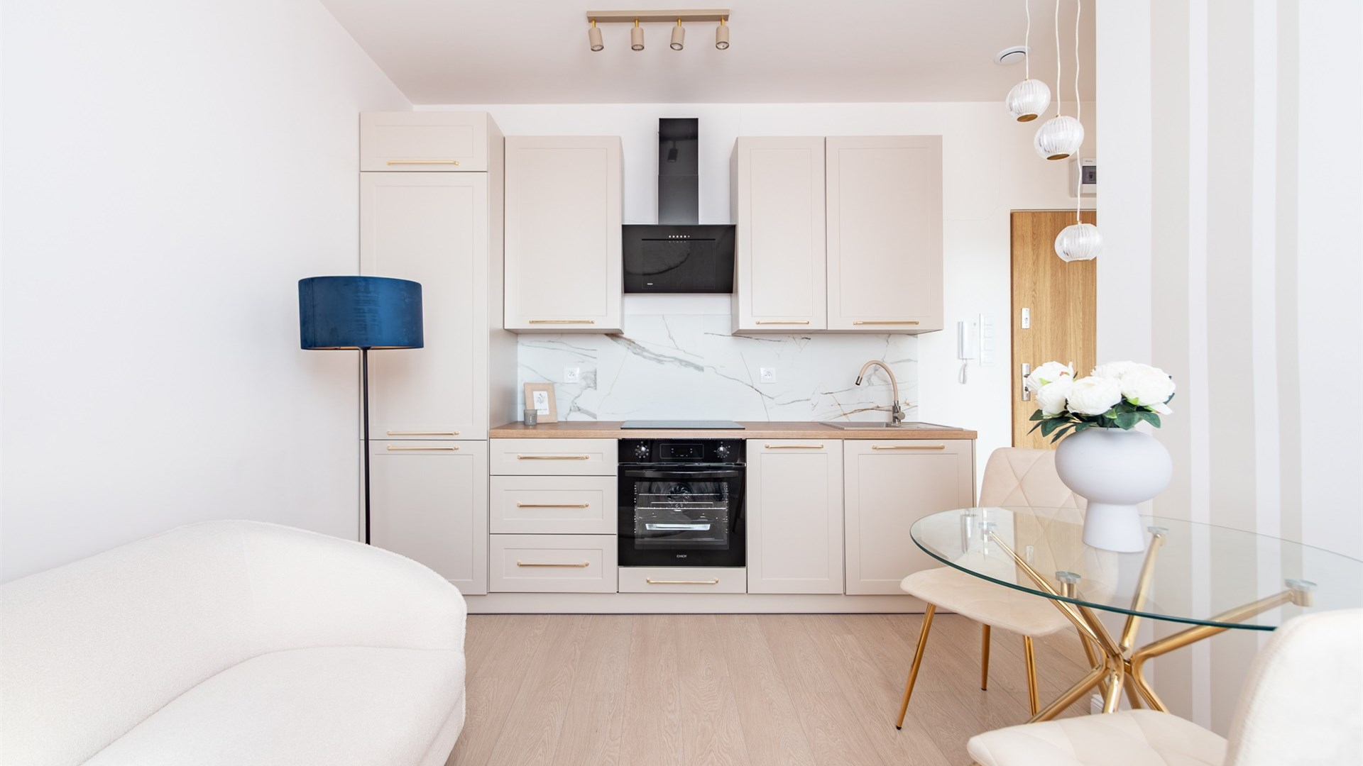 Centrum kawalerka z sypialnią pod klucz