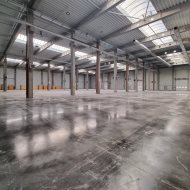 Do wynajęcia hala i budynek biurowy.