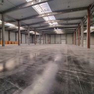 Do wynajęcia hala i budynek biurowy.