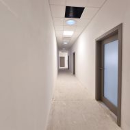 Do wynajęcia hala i budynek biurowy.