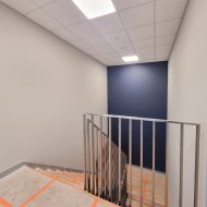 Do wynajęcia hala i budynek biurowy.