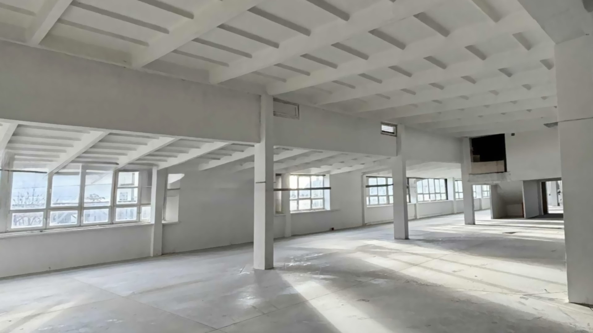 Hala ogrzewana 770 m2.