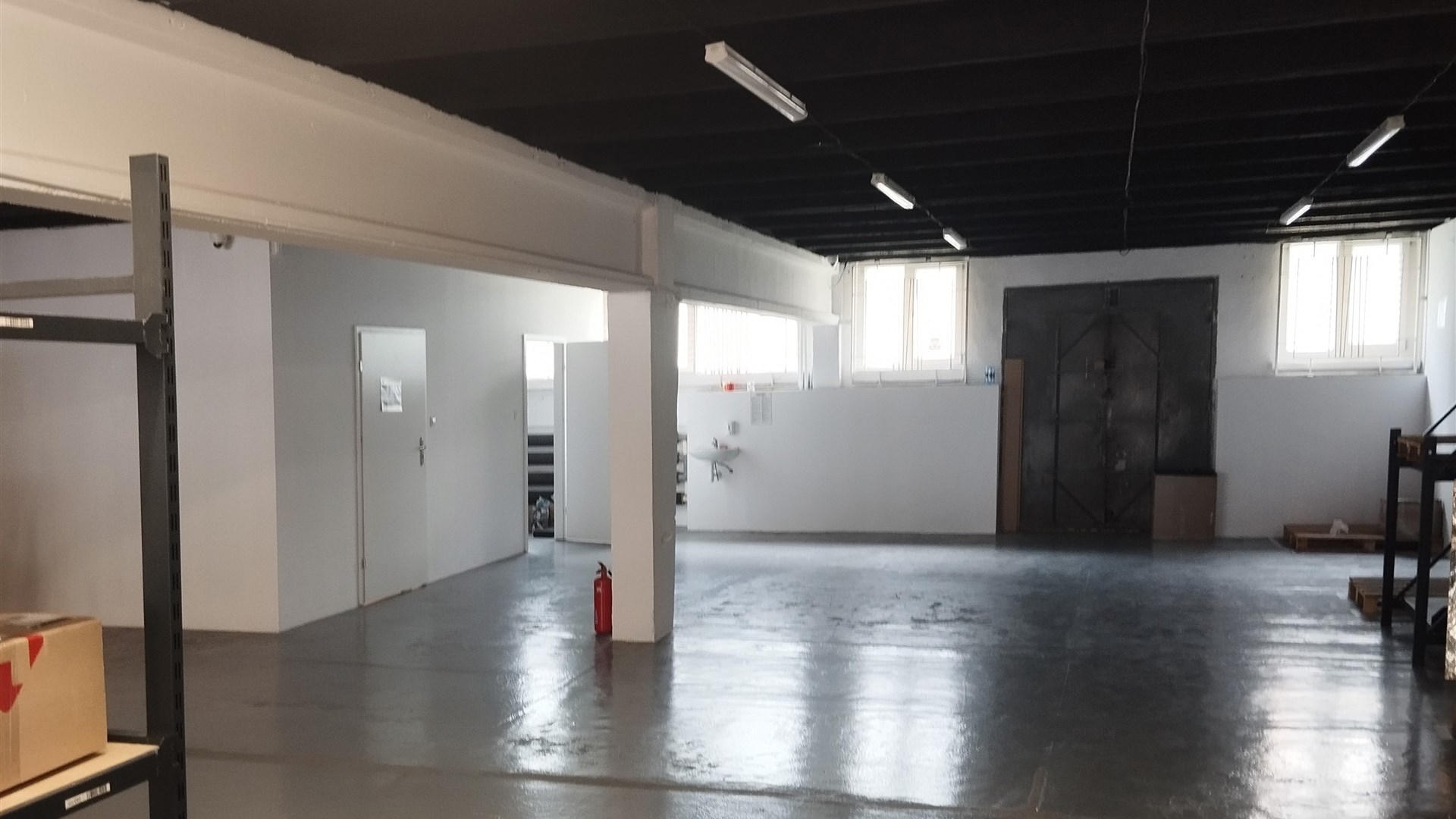 Hala ogrzewana 142 m2.