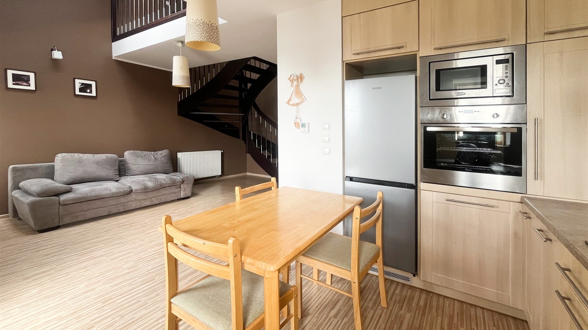 Stylowe, przestronne mieszkanie dwupoziomowe 