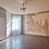 Mieszkanie do remontu w centrum miasta!  