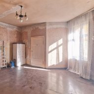 Mieszkanie do remontu w centrum miasta!  