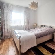 Skandynawski dom w sielskiej okolicy