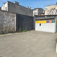 Działka z paczkomatem