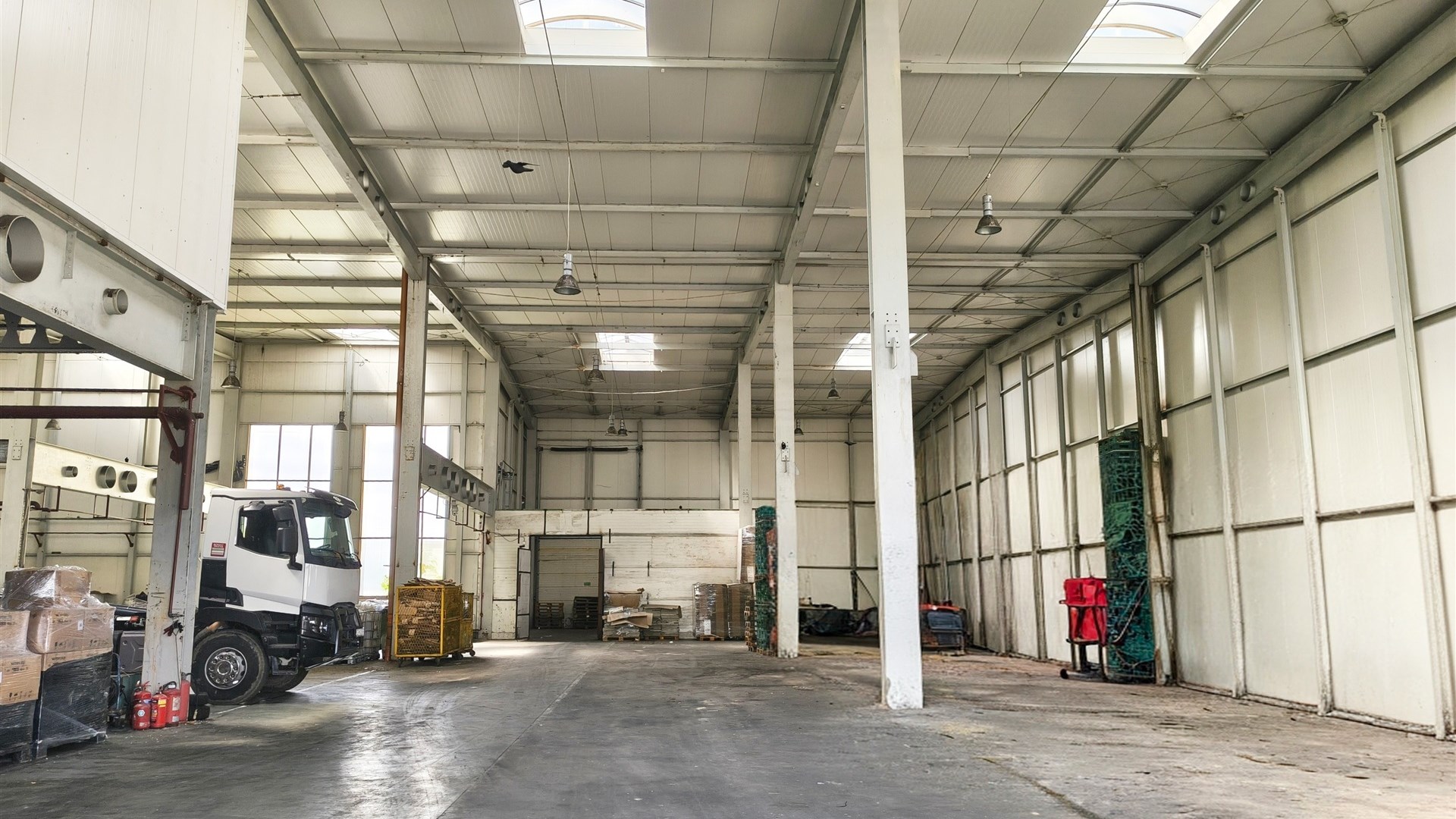 Hala produkcyjno- magazynowa 1800 m2.