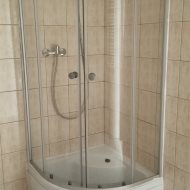 Duża kawalerka, niskie koszty.
